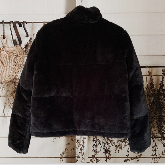 ZARA BLACK FAUX FUR CROP JACKET SIZE SMALL - Picture 2 of 8